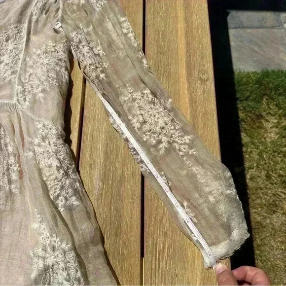 Soft surroundings cream tunic with underlay and floral detail size XS small - Picture 9 of 11